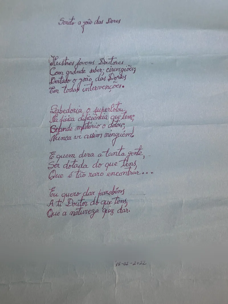 Soneto manuscrito dedicado ao Dr. João das Dores: Ilustres jovens Doutores, com grande saber cirurgiões, destaco o João das Dores em todas intervenções. Janeiro 2022.